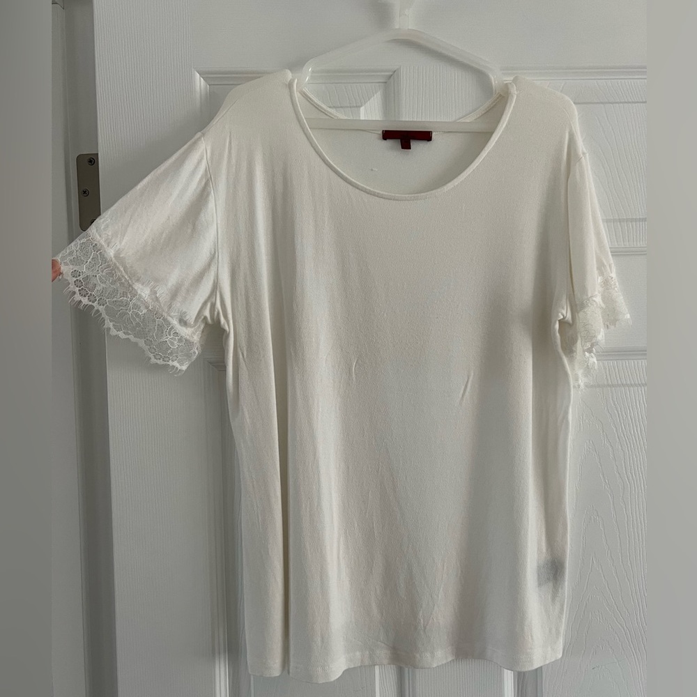 White lace sleeve t-shirt